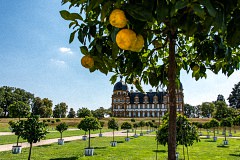  Schloss Seehof - Das Schloss aus Sicht der Orangerie